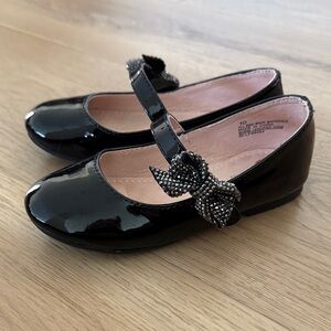 NWOT cupcakes & cashmere Shiny Black Kids Dress Shoes with Glitter Bow